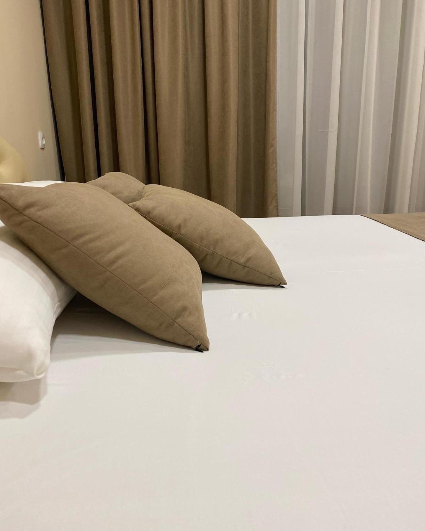 Sv Hotel, Restaurant & Airport Parking Todiresti  外观 照片