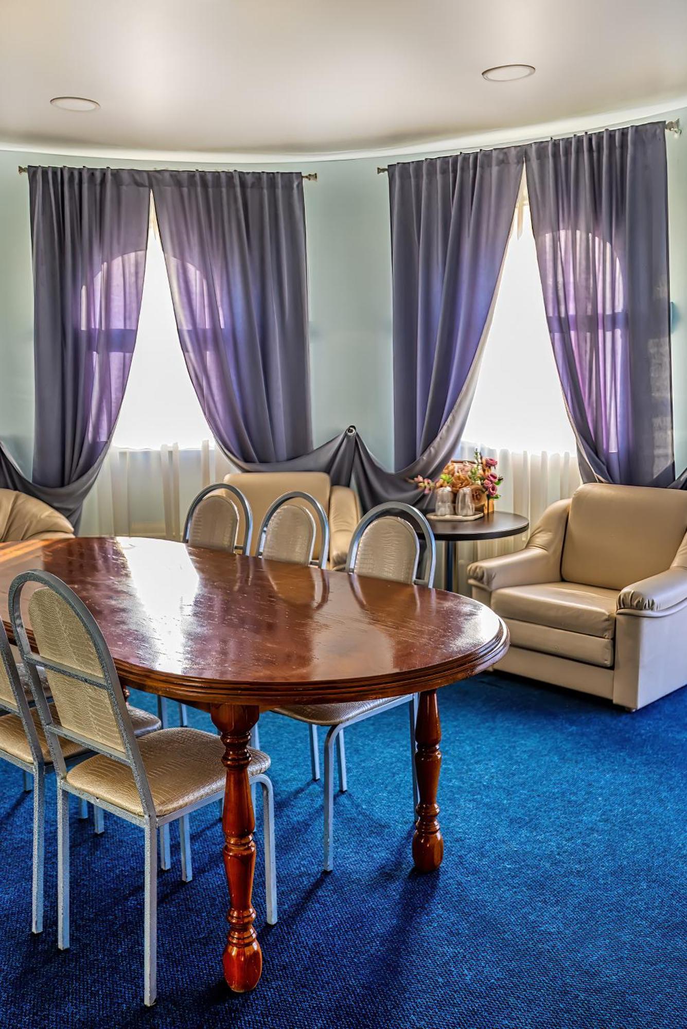 Sv Hotel, Restaurant & Airport Parking Todiresti  外观 照片