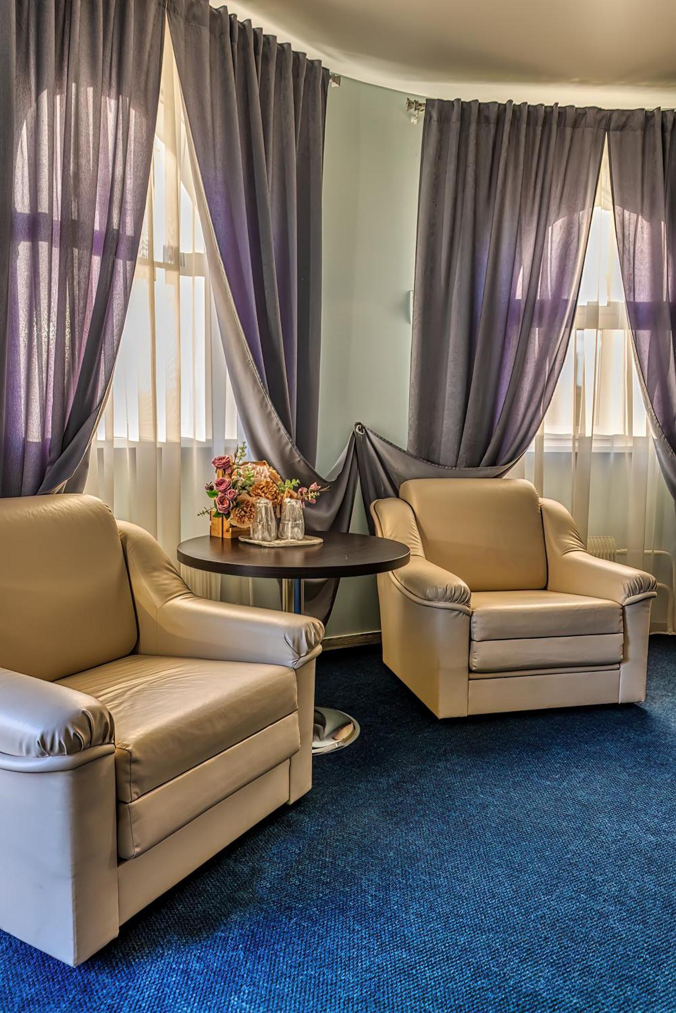 Sv Hotel, Restaurant & Airport Parking Todiresti  外观 照片