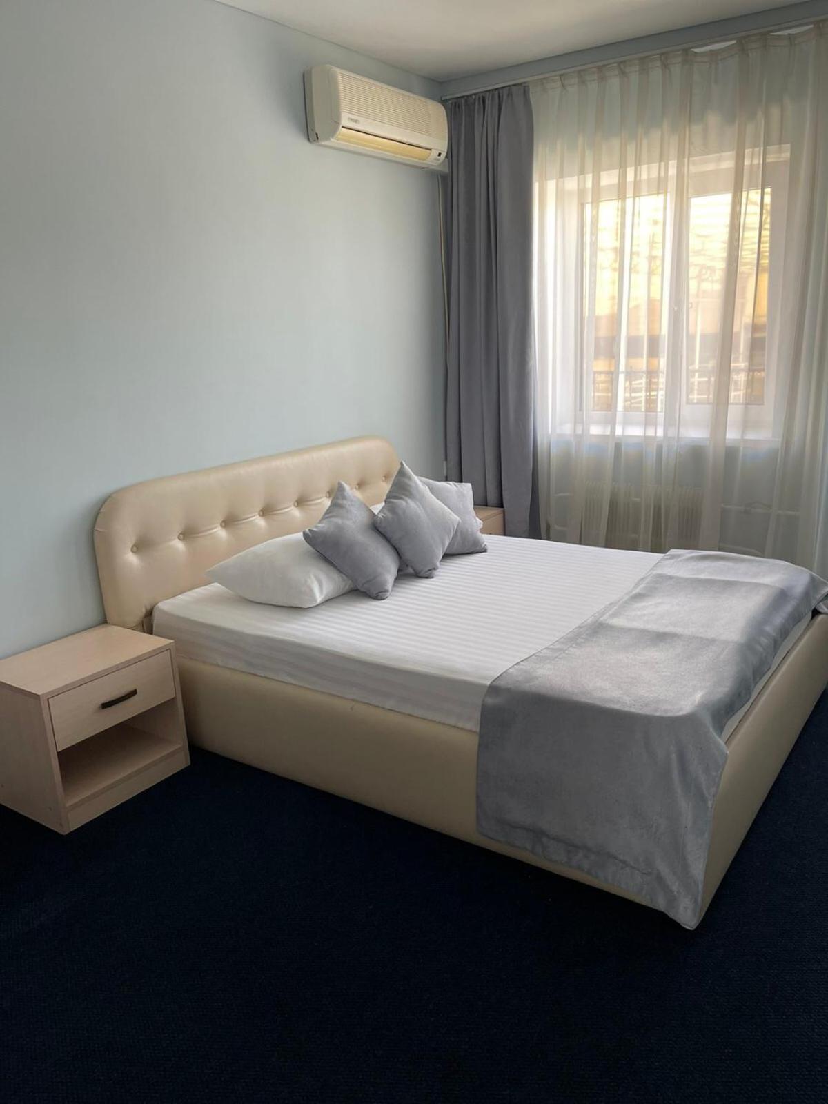 Sv Hotel, Restaurant & Airport Parking Todiresti  外观 照片