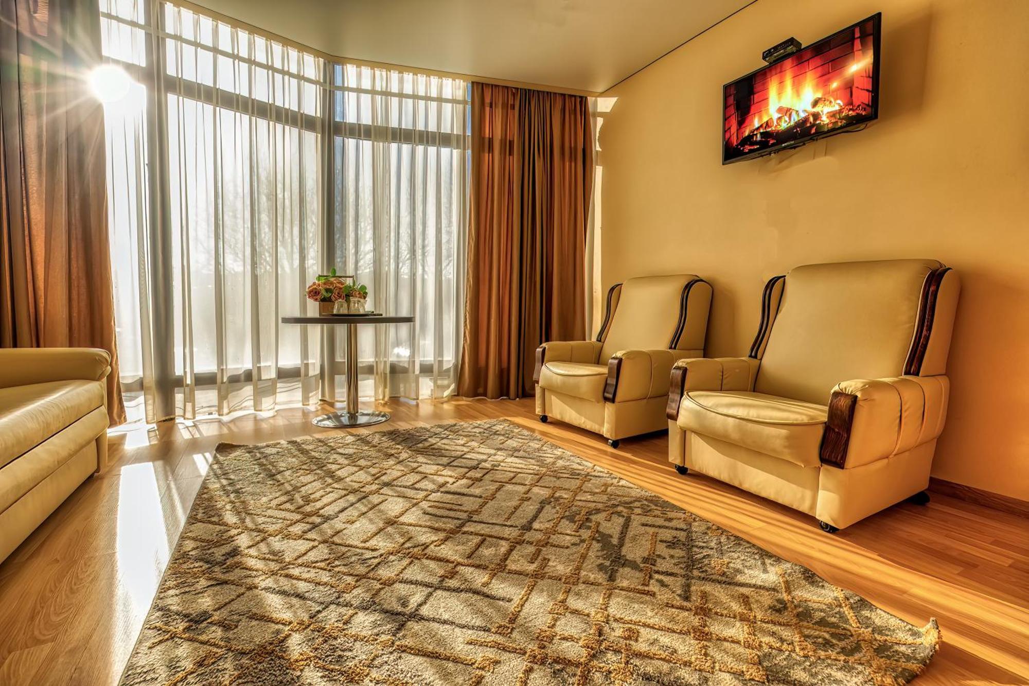Sv Hotel, Restaurant & Airport Parking Todiresti  外观 照片