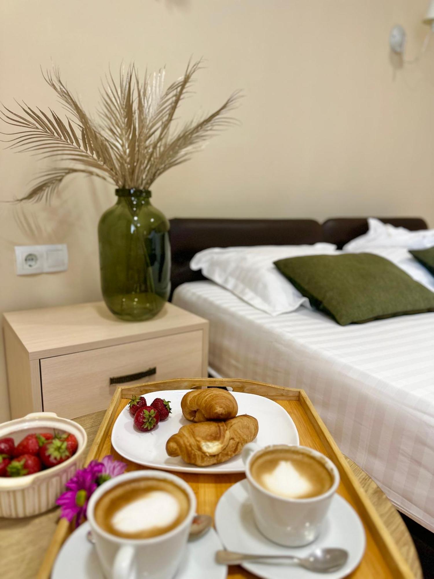 Sv Hotel, Restaurant & Airport Parking Todiresti  外观 照片
