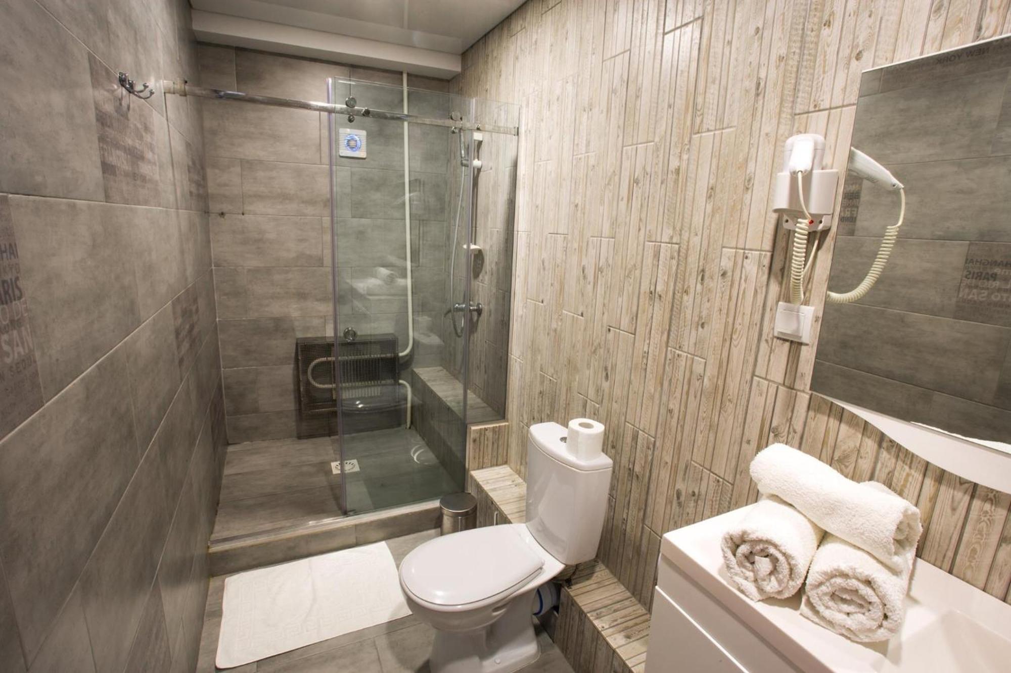 Sv Hotel, Restaurant & Airport Parking Todiresti  外观 照片