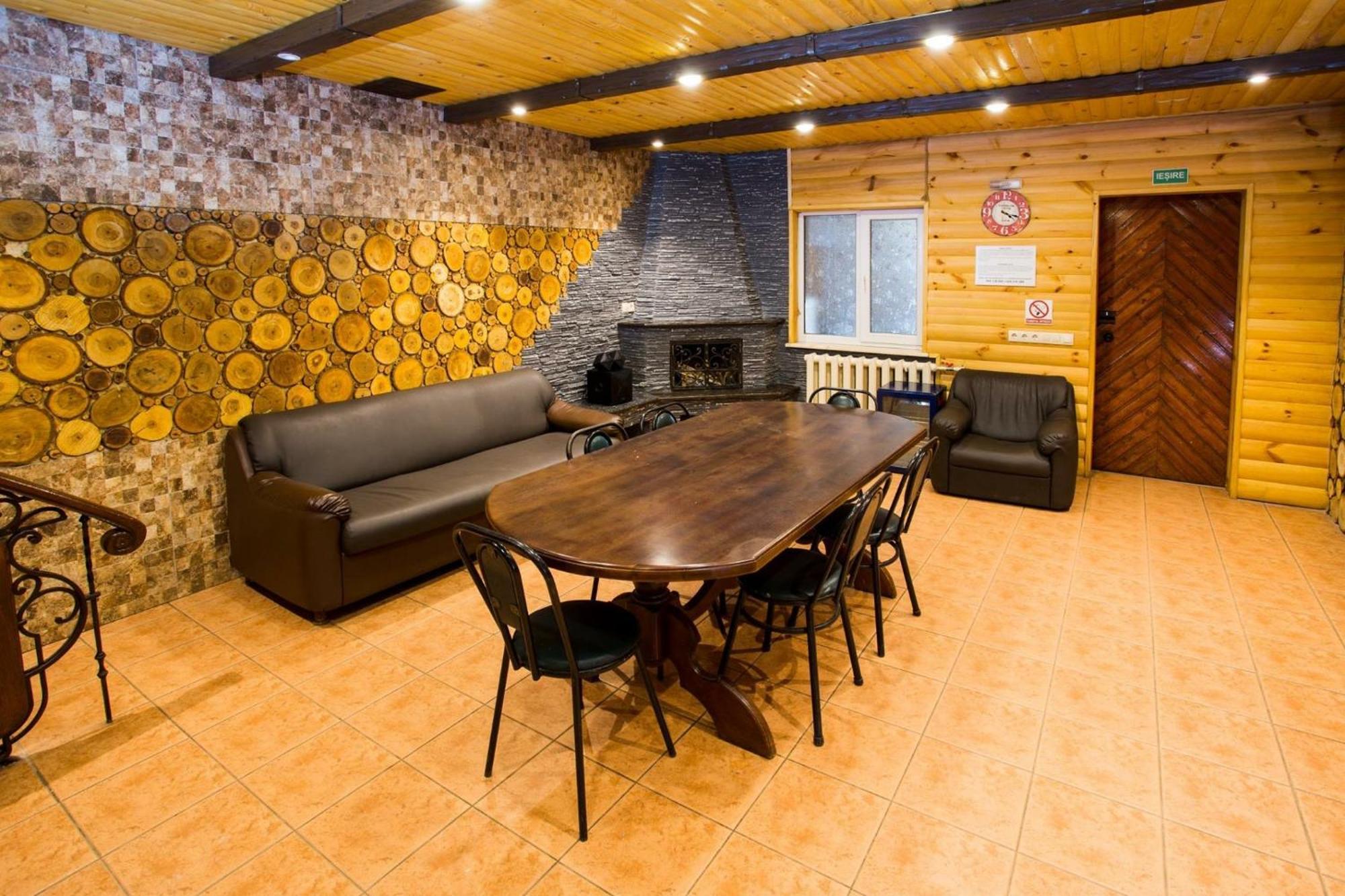 Sv Hotel, Restaurant & Airport Parking Todiresti  外观 照片