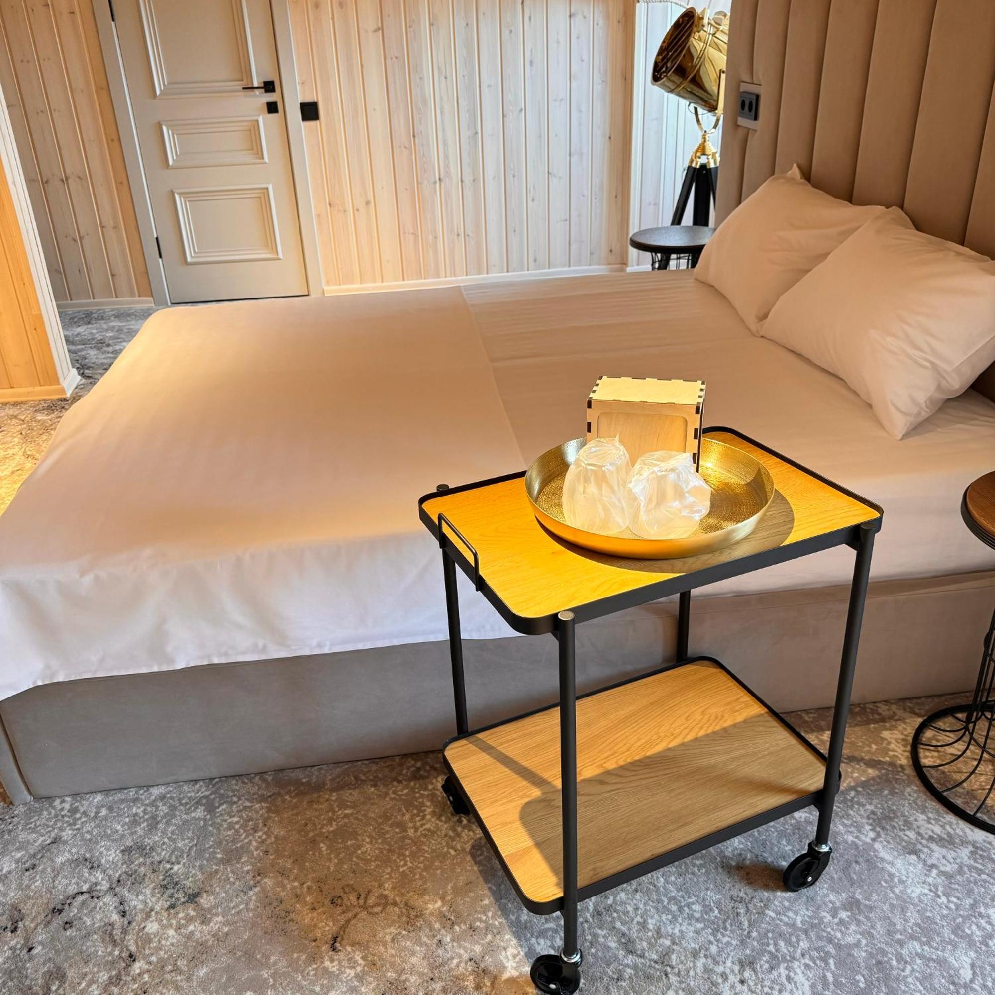 Sv Hotel, Restaurant & Airport Parking Todiresti  外观 照片