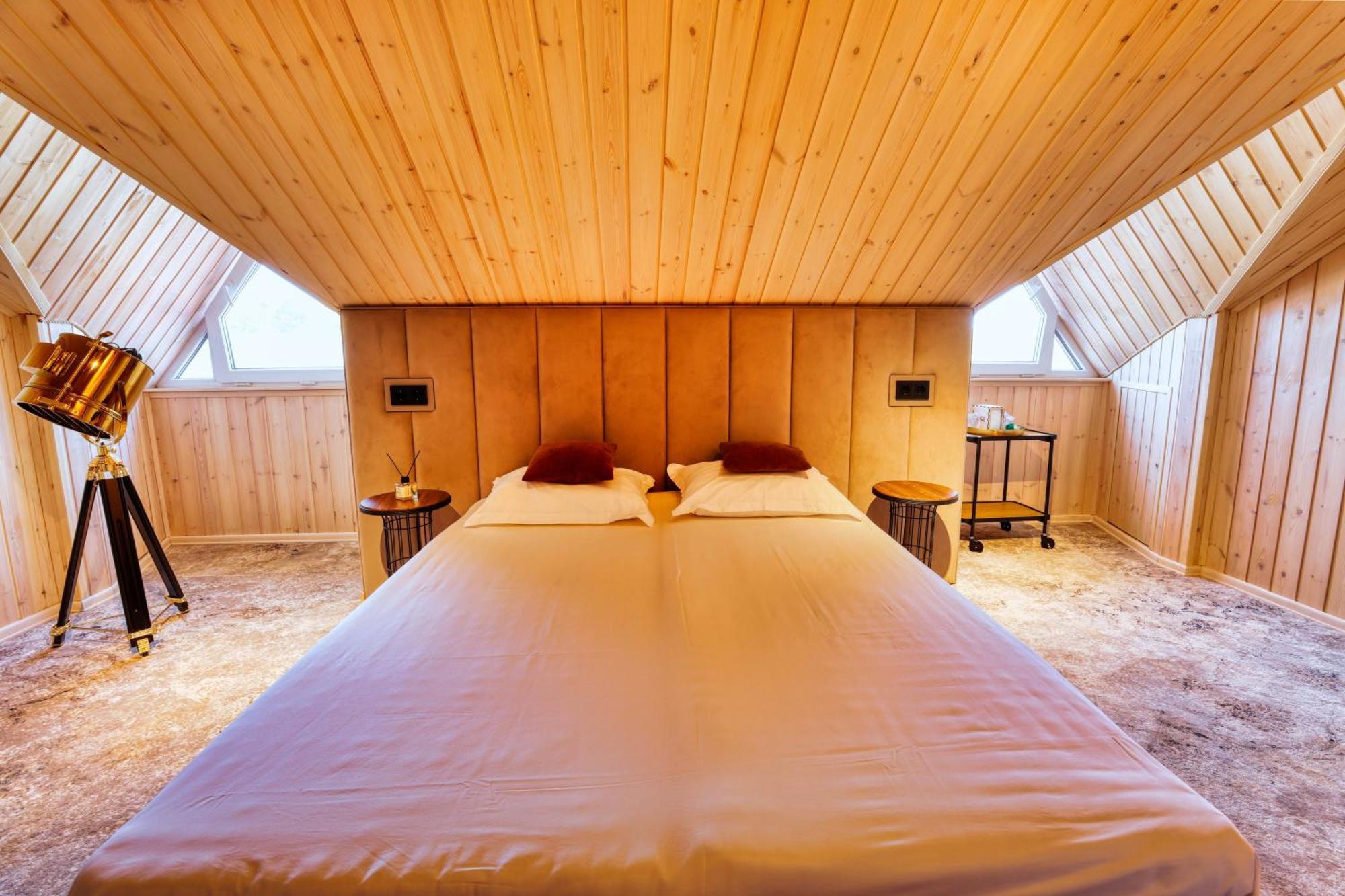 Sv Hotel, Restaurant & Airport Parking Todiresti  外观 照片