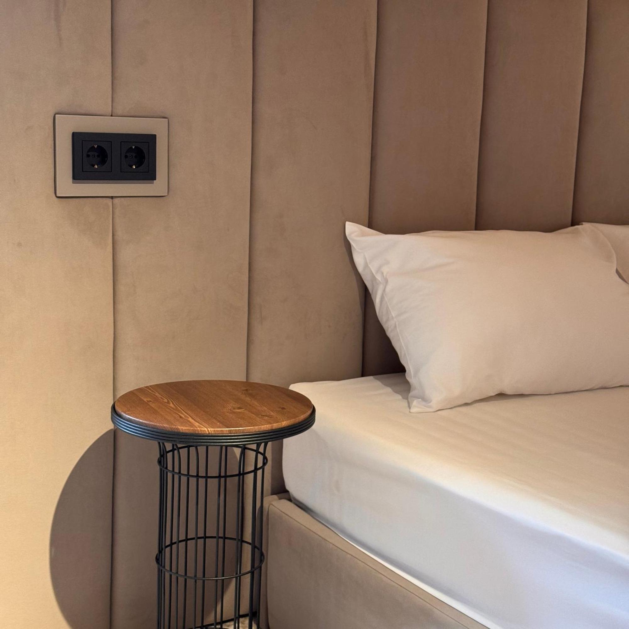 Sv Hotel, Restaurant & Airport Parking Todiresti  外观 照片