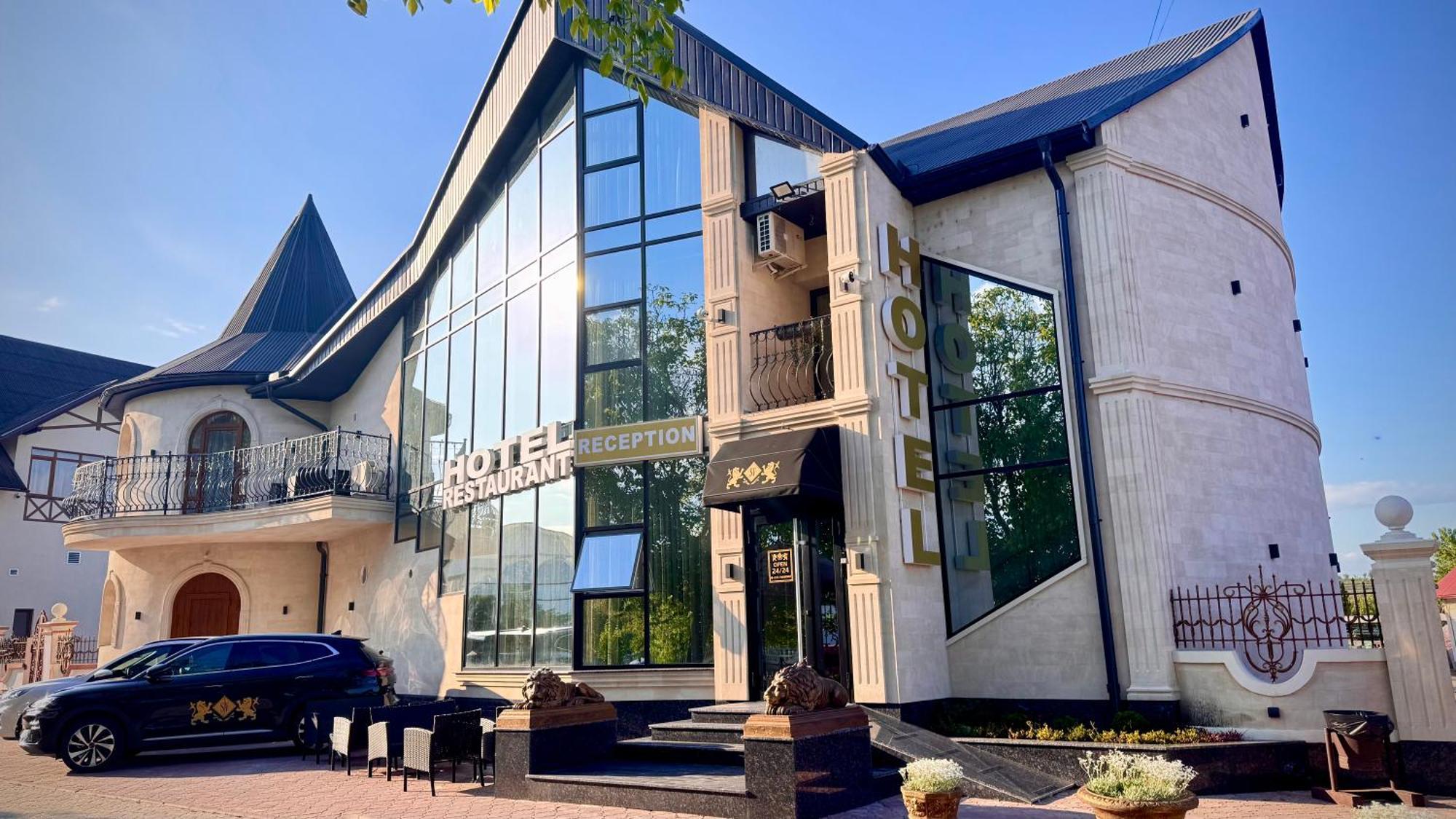 Sv Hotel, Restaurant & Airport Parking Todiresti  外观 照片